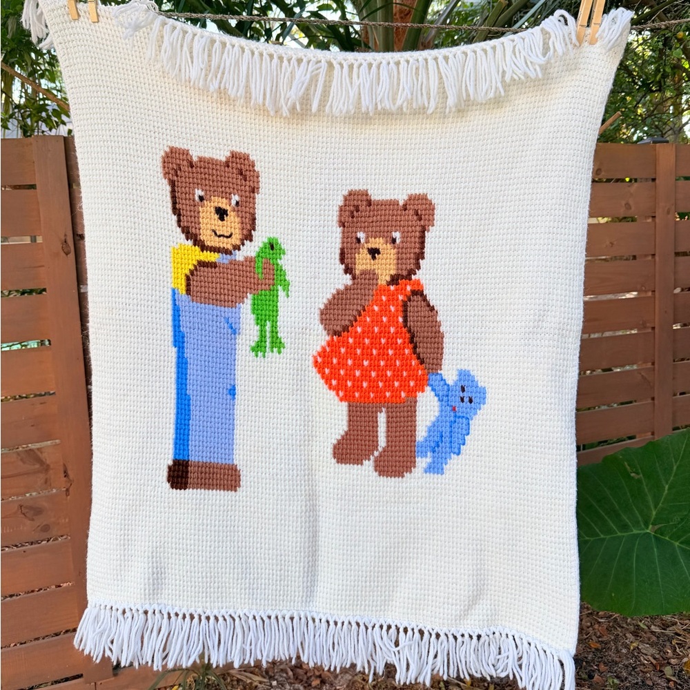 Vintage Handmade Knit Baby Blanket Teddy Bears White Fringe 32x38